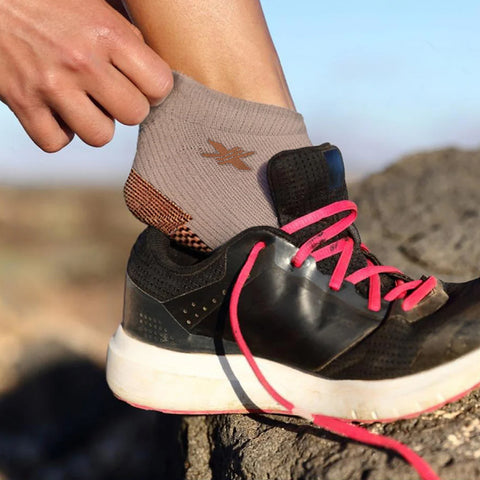 48-PAIRS ANKLE COMPRESSION SOCKS WITH FREE DISPLAY